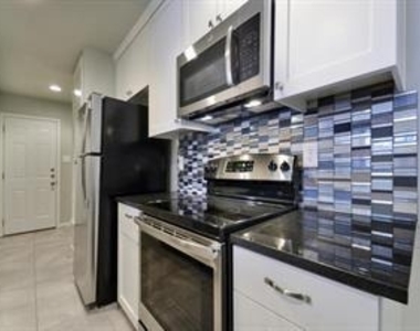 9802 Hundred Oaks Cir - Photo Thumbnail 8