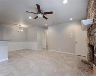 9802 Hundred Oaks Cir - Photo Thumbnail 5