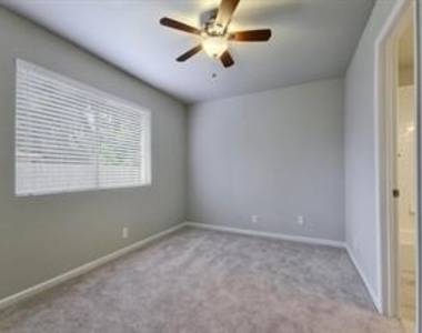9802 Hundred Oaks Cir - Photo Thumbnail 11