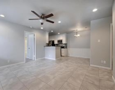9802 Hundred Oaks Cir - Photo Thumbnail 4
