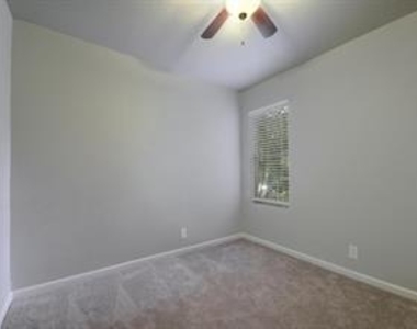 9802 Hundred Oaks Cir - Photo Thumbnail 15