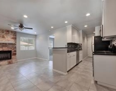 9802 Hundred Oaks Cir - Photo Thumbnail 10