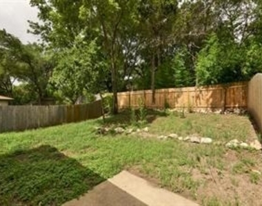 9802 Hundred Oaks Cir - Photo Thumbnail 20