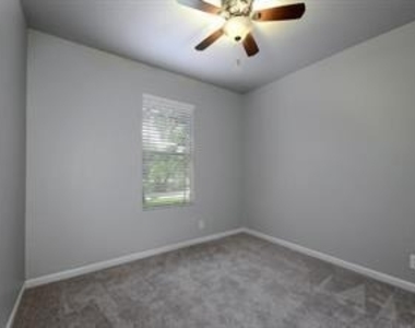 9802 Hundred Oaks Cir - Photo Thumbnail 14