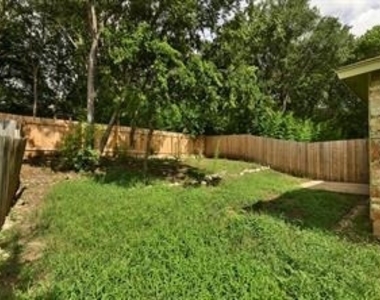 9802 Hundred Oaks Cir - Photo Thumbnail 19