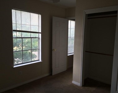 3003-c Whisper Oaks Ln - Photo Thumbnail 4