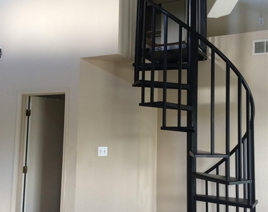3003-c Whisper Oaks Ln - Photo Thumbnail 1