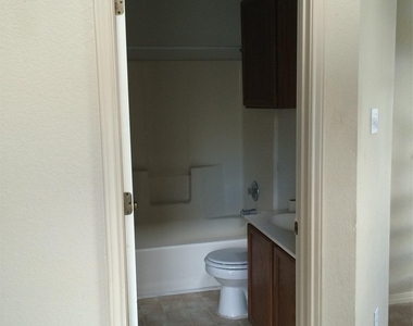 3003-c Whisper Oaks Ln - Photo Thumbnail 10