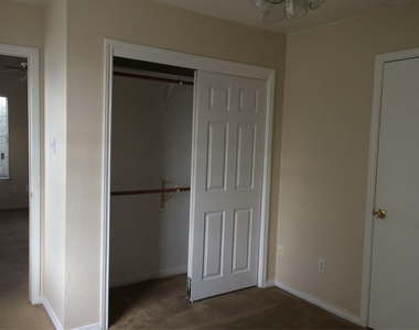 3003-c Whisper Oaks Ln - Photo Thumbnail 5