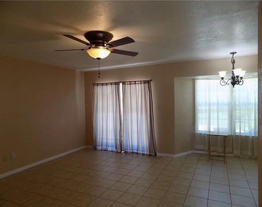 8402 Leesburg Cir - Photo Thumbnail 6