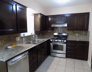 8402 Leesburg Cir - Photo Thumbnail 2