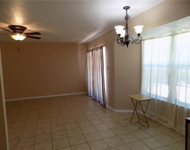 8402 Leesburg Cir - Photo Thumbnail 15