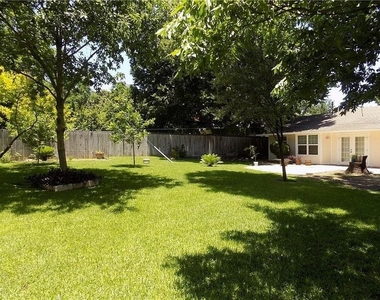 8402 Leesburg Cir - Photo Thumbnail 20