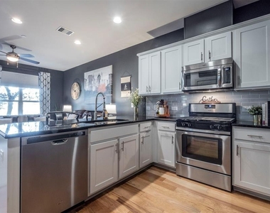 2101 Town Centre Dr - Photo Thumbnail 1