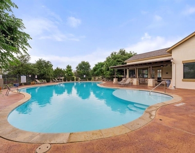 2101 Town Centre Dr - Photo Thumbnail 7