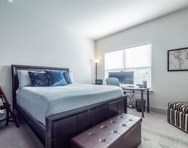 2101 Town Centre Dr - Photo Thumbnail 3