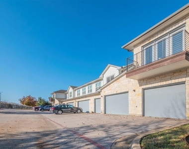 2101 Town Centre Dr - Photo Thumbnail 8
