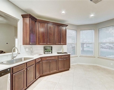 8914 Bridgewood Trl - Photo Thumbnail 8
