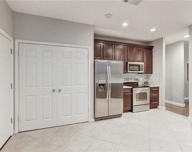 8914 Bridgewood Trl - Photo Thumbnail 4
