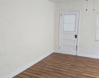 1651 W 17th Street - Photo Thumbnail 11