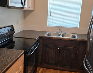1651 W 17th Street - Photo Thumbnail 5