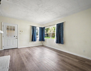 6216 Suwanee Road - Photo Thumbnail 5