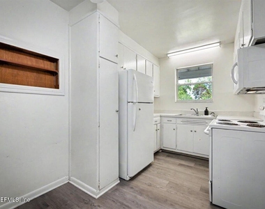 6216 Suwanee Road - Photo Thumbnail 13