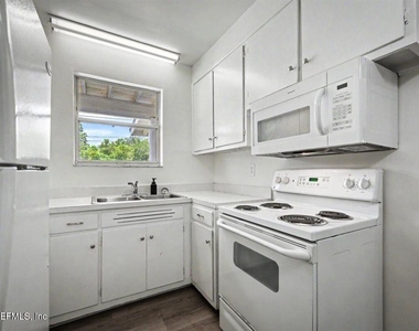 6216 Suwanee Road - Photo Thumbnail 14