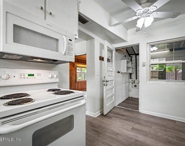 6216 Suwanee Road - Photo Thumbnail 15