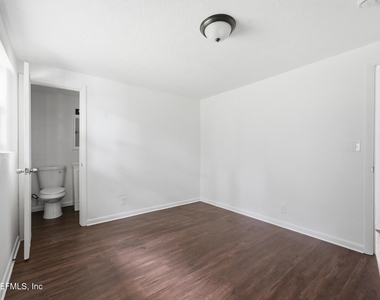 5134 Moncrief Road W - Photo Thumbnail 13