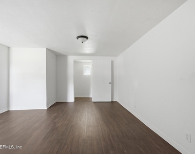 5134 Moncrief Road W - Photo Thumbnail 9