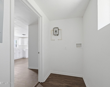 5134 Moncrief Road W - Photo Thumbnail 11