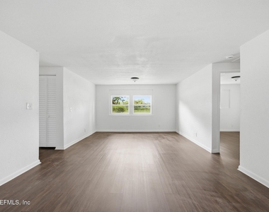 5134 Moncrief Road W - Photo Thumbnail 15