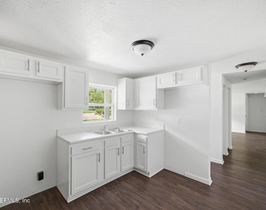 5134 Moncrief Road W - Photo Thumbnail 7