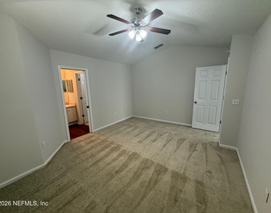5550 Oak Crossing Drive - Photo Thumbnail 14
