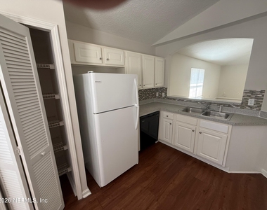 5550 Oak Crossing Drive - Photo Thumbnail 8