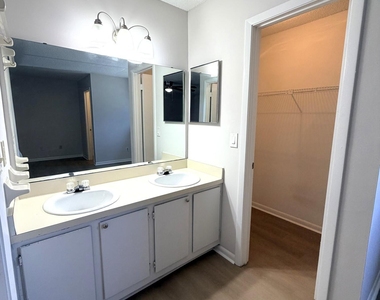 5646 Pinebay Circle S - Photo Thumbnail 8