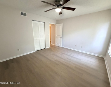 5646 Pinebay Circle S - Photo Thumbnail 11