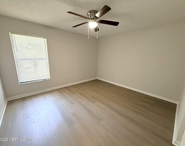 5646 Pinebay Circle S - Photo Thumbnail 10