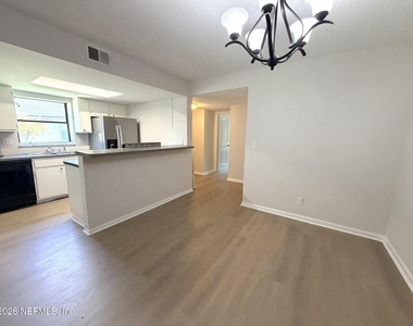 5646 Pinebay Circle S - Photo Thumbnail 4
