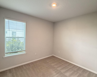 1352 Arklow Circle - Photo Thumbnail 22
