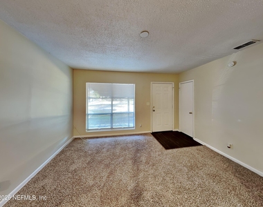 237 Blairmore Boulevard - Photo Thumbnail 4