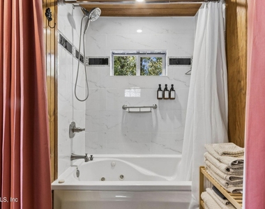 1343 Rensselaer Avenue - Photo Thumbnail 4