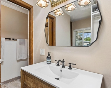 1343 Rensselaer Avenue - Photo Thumbnail 18