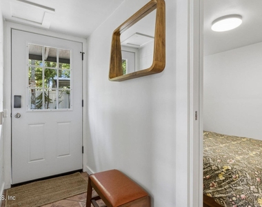 1343 Rensselaer Avenue - Photo Thumbnail 5