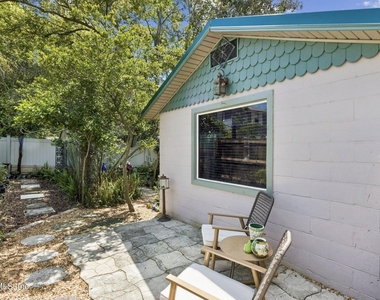 1343 Rensselaer Avenue - Photo Thumbnail 9
