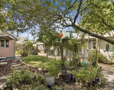 1343 Rensselaer Avenue - Photo Thumbnail 13