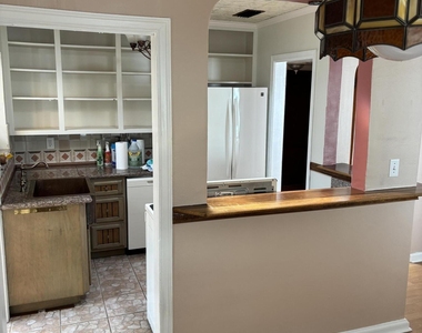 1343 Rensselaer Avenue - Photo Thumbnail 30