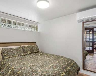 1343 Rensselaer Avenue - Photo Thumbnail 3