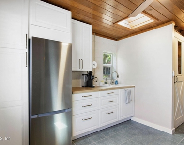 1343 Rensselaer Avenue - Photo Thumbnail 7